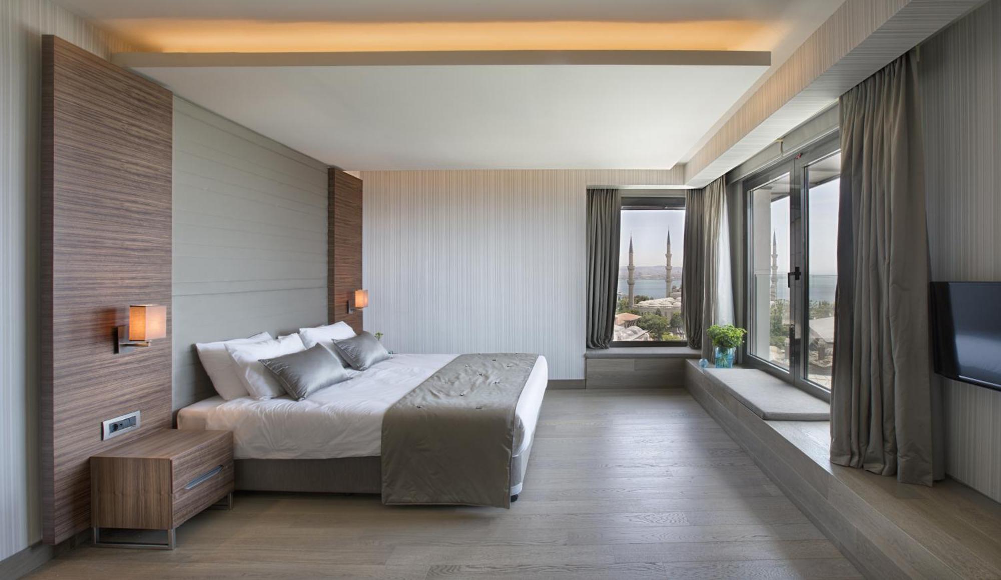 Corner Deluxe Room with Sea View